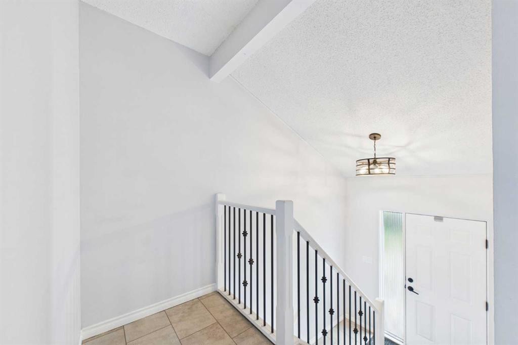 32 Whiteside Crescent, Red Deer, AB