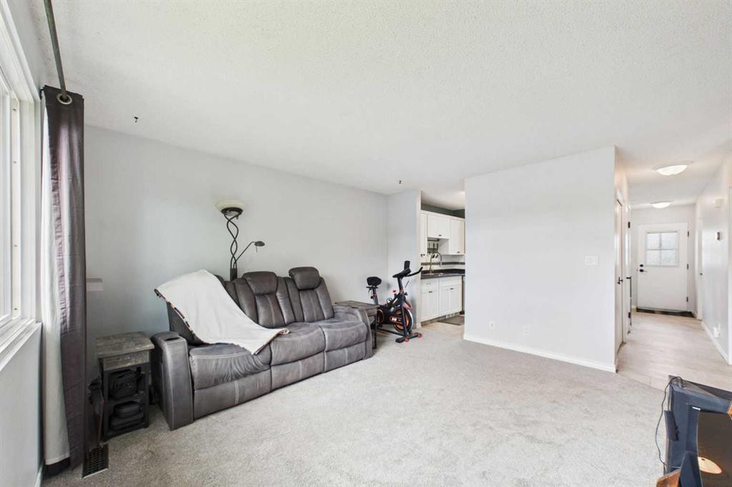 32 Whiteside Crescent, Red Deer, AB