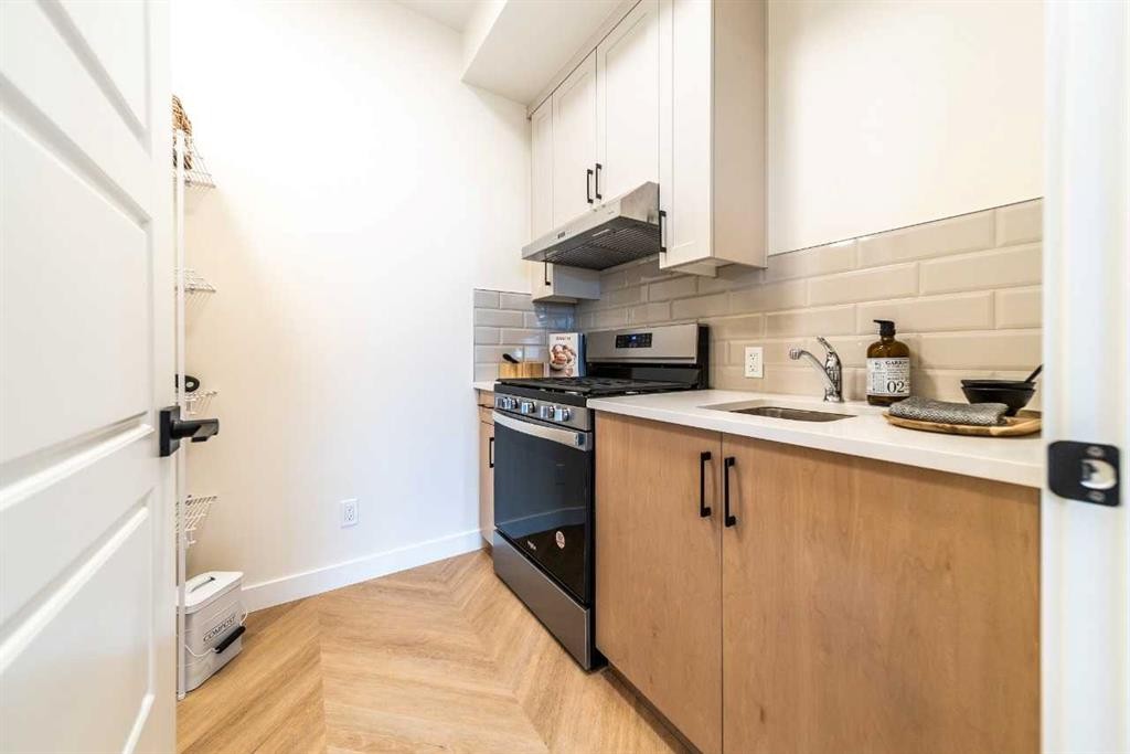 79 Lewiston Park Ne, Calgary, AB - Indoor Photo Showing Kitchen
