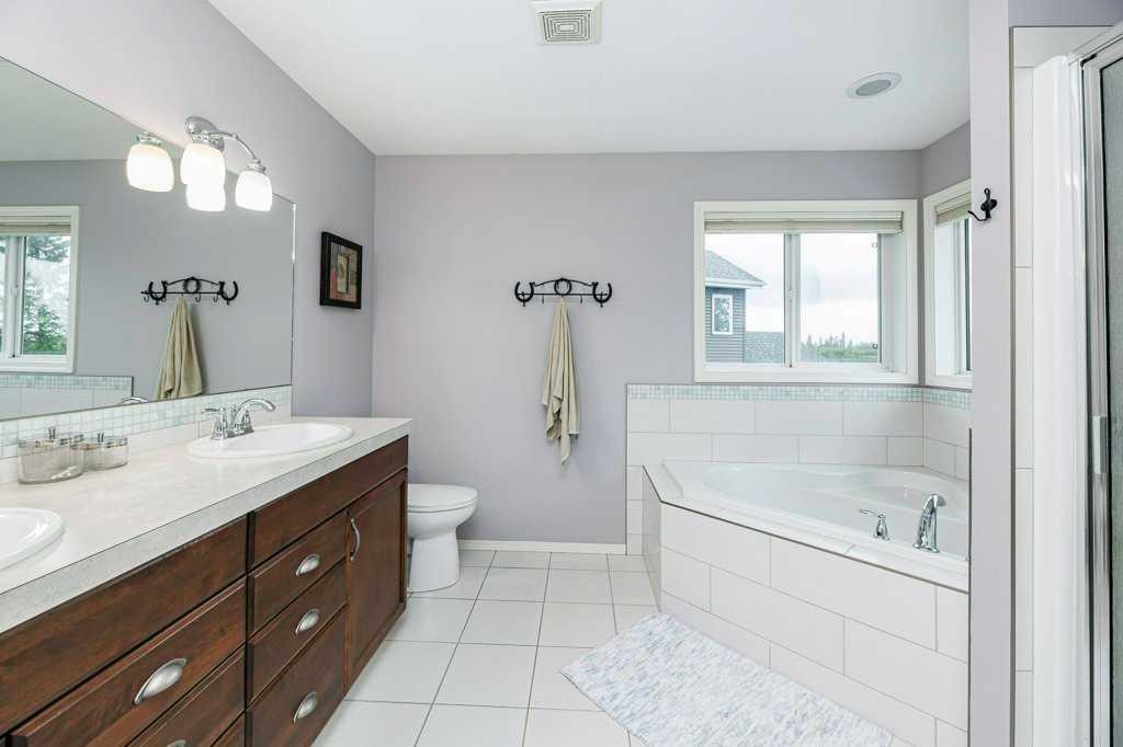 9 Henner'S Outlook, Lacombe, AB - Indoor Photo Showing Bathroom