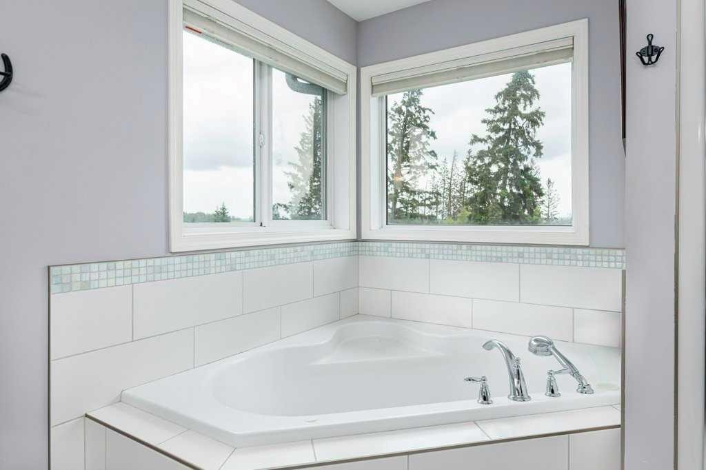 9 Henner'S Outlook, Lacombe, AB - Indoor Photo Showing Bathroom