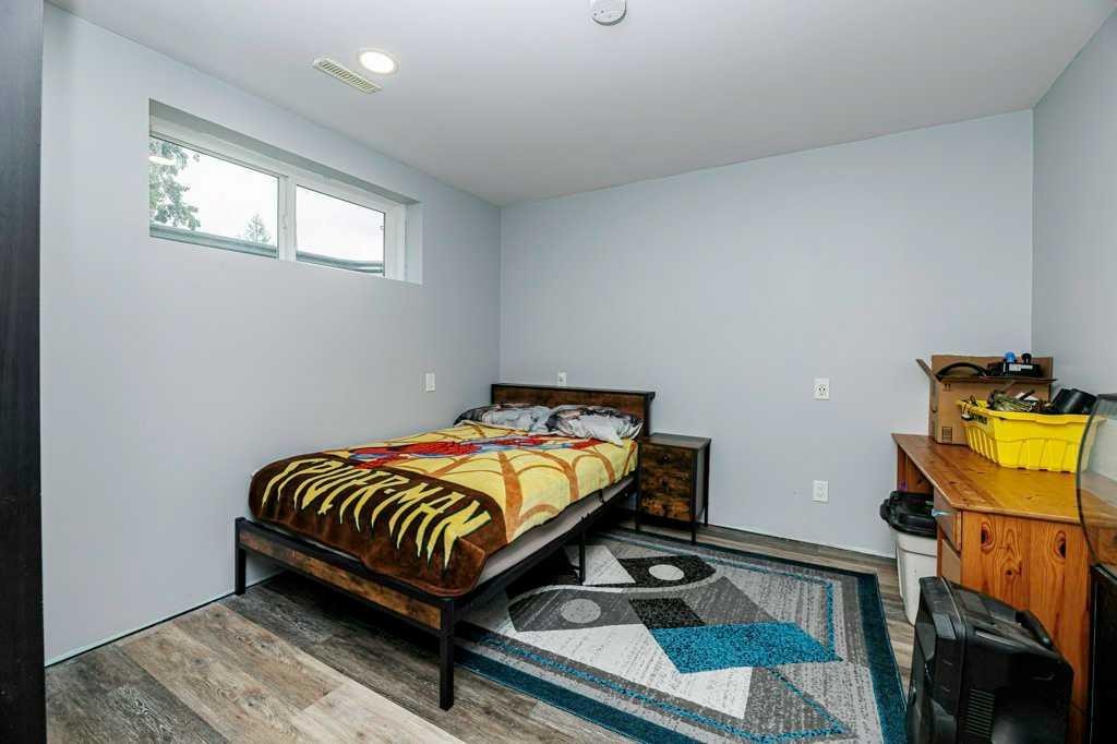 9 Henner'S Outlook, Lacombe, AB - Indoor Photo Showing Bedroom