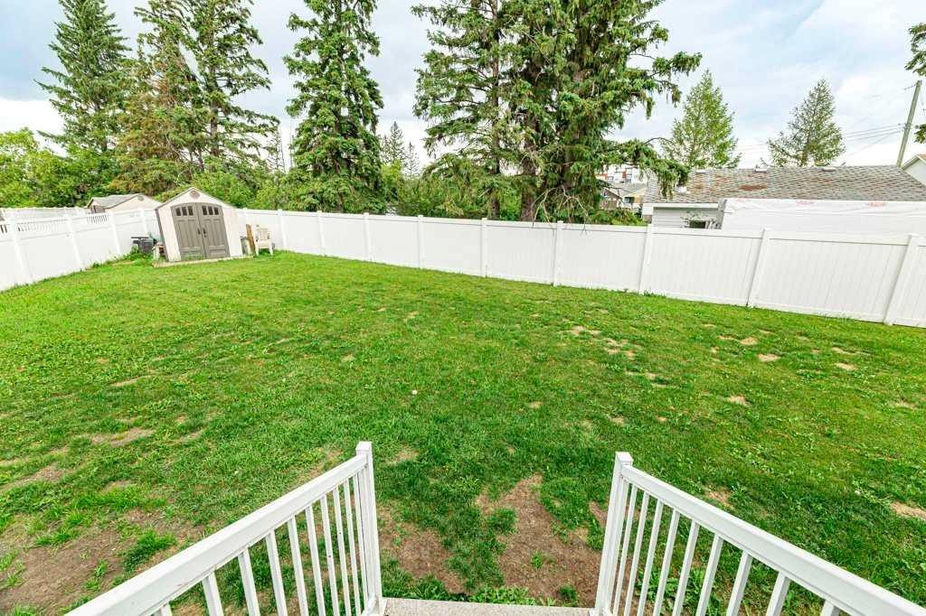 9 Henner'S Outlook, Lacombe, AB - Outdoor With Backyard