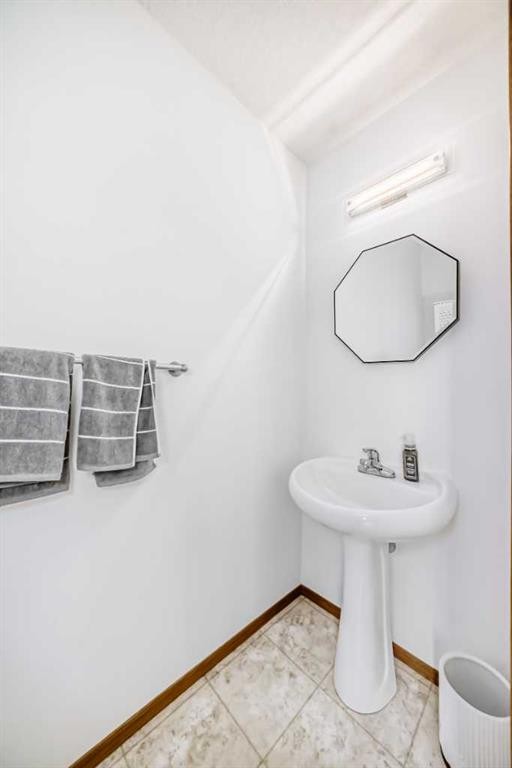 102-6220 Orr Drive, Red Deer, AB - Indoor Photo Showing Bathroom