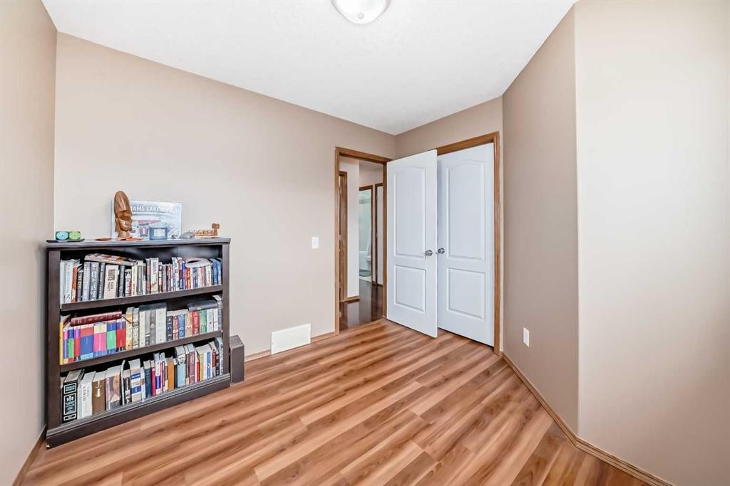 102-6220 Orr Drive, Red Deer, AB - Indoor Photo Showing Other Room