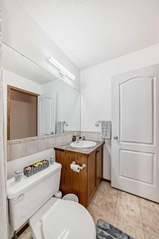 102-6220 Orr Drive, Red Deer, AB - Indoor Photo Showing Bathroom