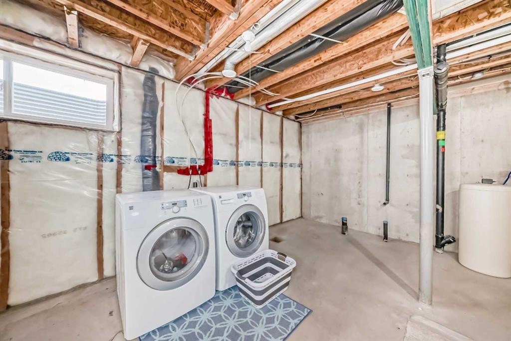 102-6220 Orr Drive, Red Deer, AB - Indoor Photo Showing Laundry Room