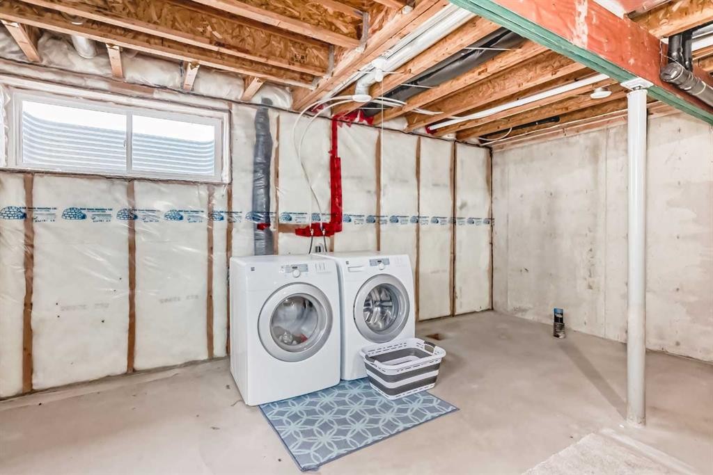 102-6220 Orr Drive, Red Deer, AB - Indoor Photo Showing Laundry Room