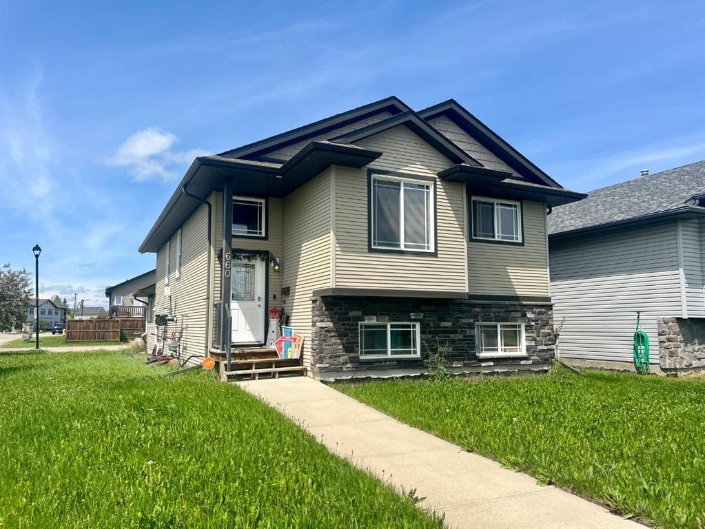 660 Red Oak Close, Rural Red Deer County, AB - Outdoor