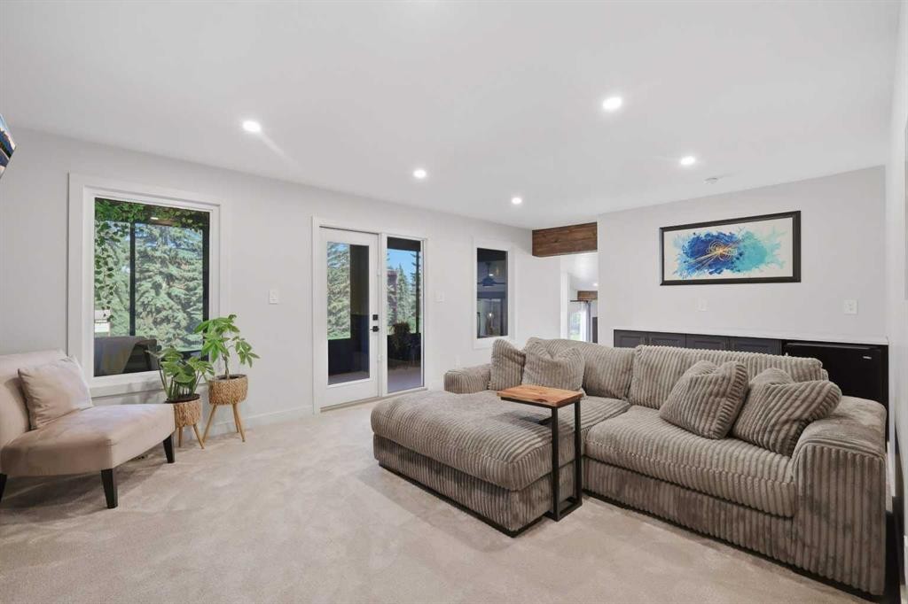 99 Piper Drive, Red Deer, AB - Indoor Photo Showing Living Room