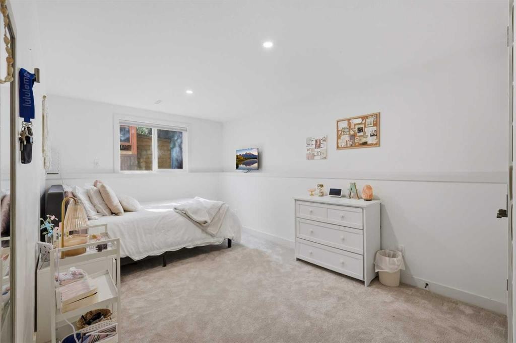 99 Piper Drive, Red Deer, AB - Indoor Photo Showing Bedroom