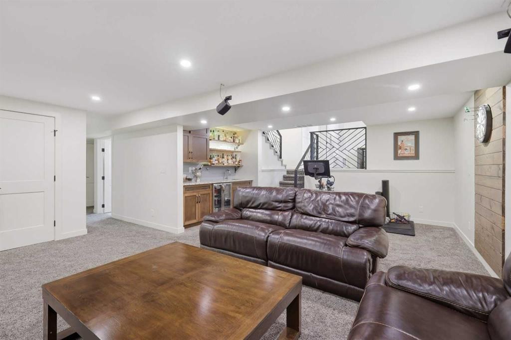 99 Piper Drive, Red Deer, AB - Indoor Photo Showing Living Room
