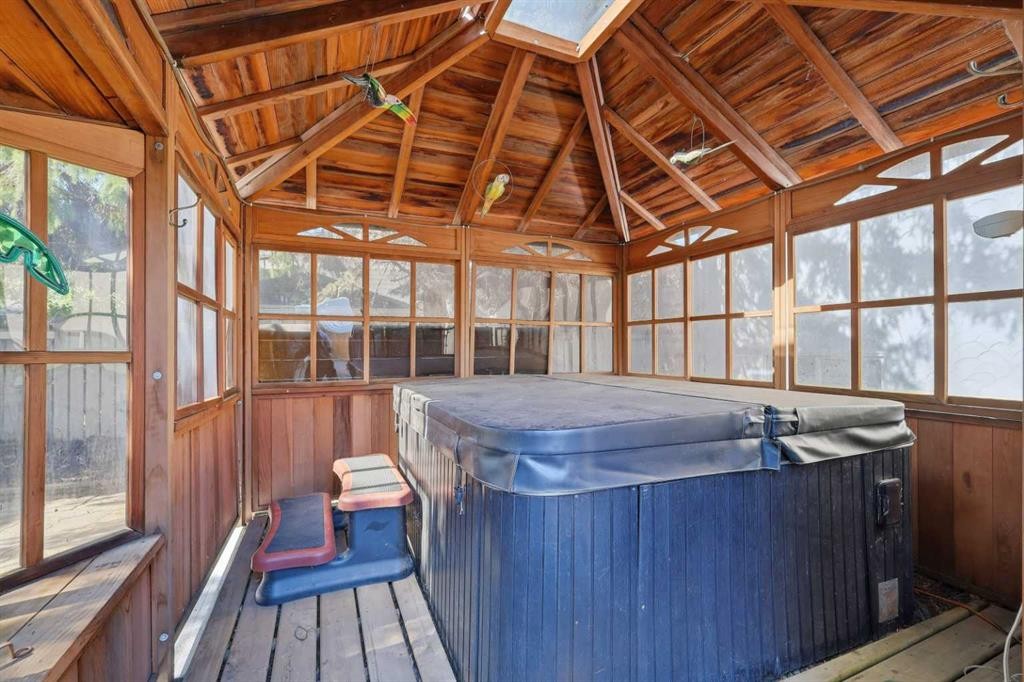99 Piper Drive, Red Deer, AB - Indoor Photo Showing Other Room