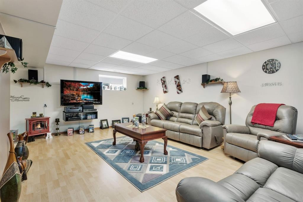 306 Centro Avenue, Alhambra, AB - Indoor