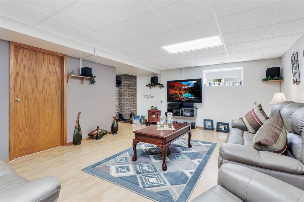 306 Centro Avenue, Alhambra, AB - Indoor Photo Showing Other Room