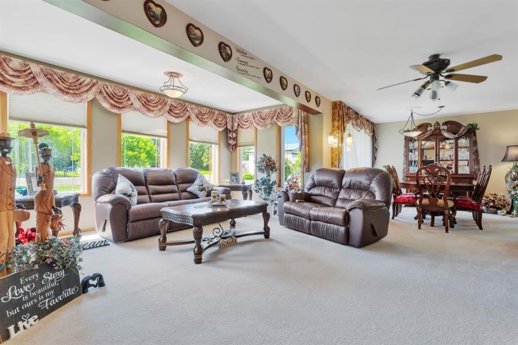 306 Centro Avenue, Alhambra, AB - Indoor Photo Showing Living Room