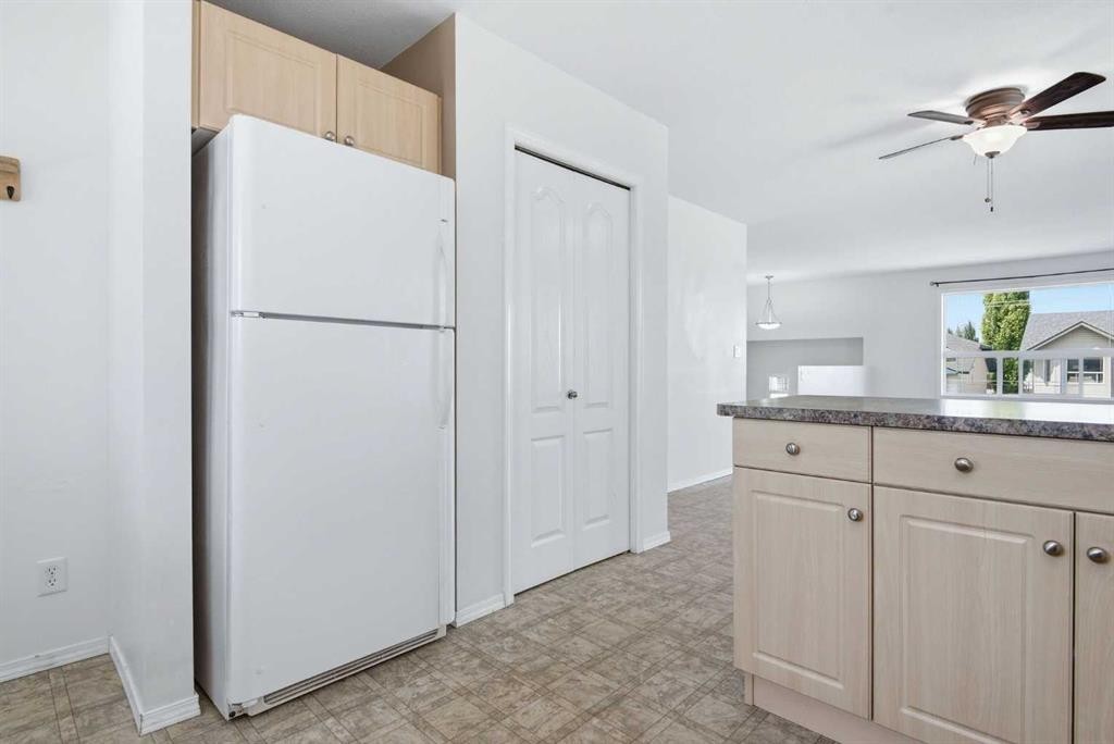 27 Iverson Close, Red Deer, AB