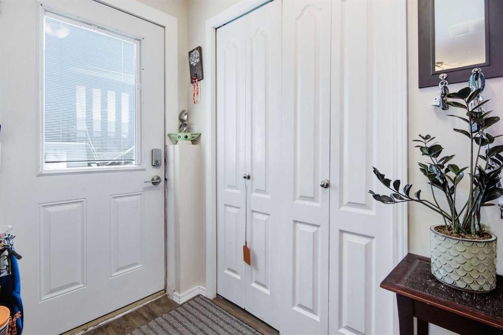 27 Iverson Close, Red Deer, AB