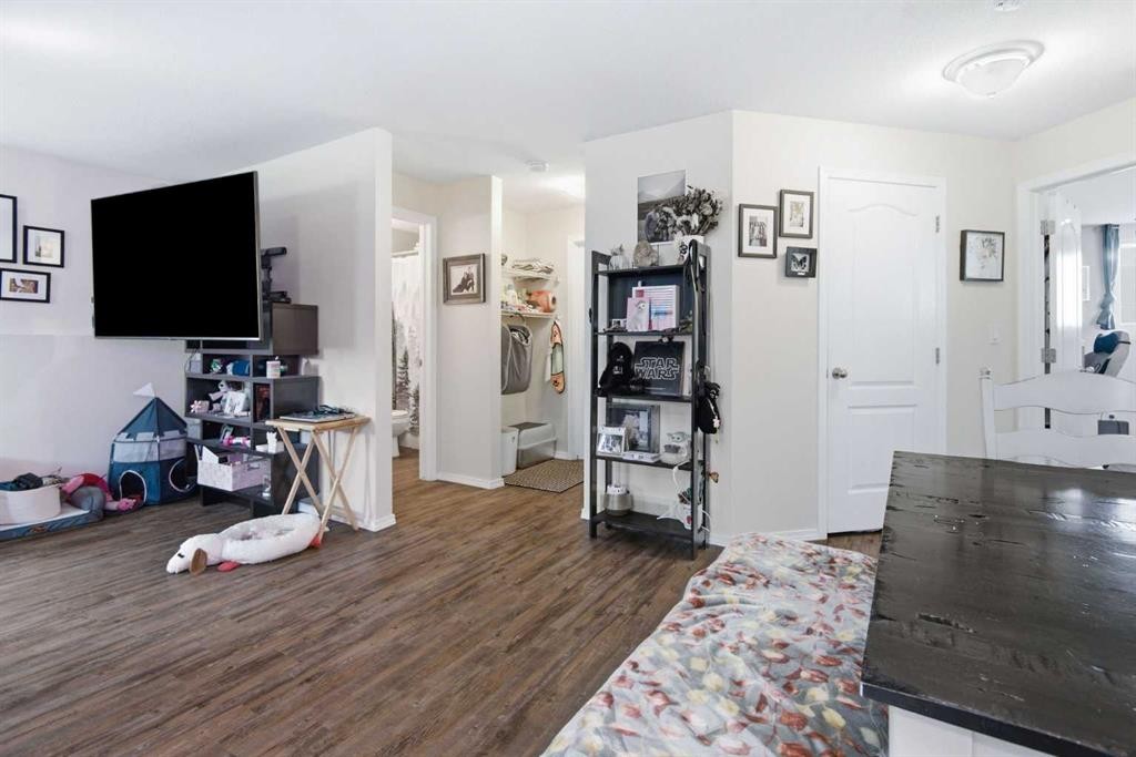 27 Iverson Close, Red Deer, AB