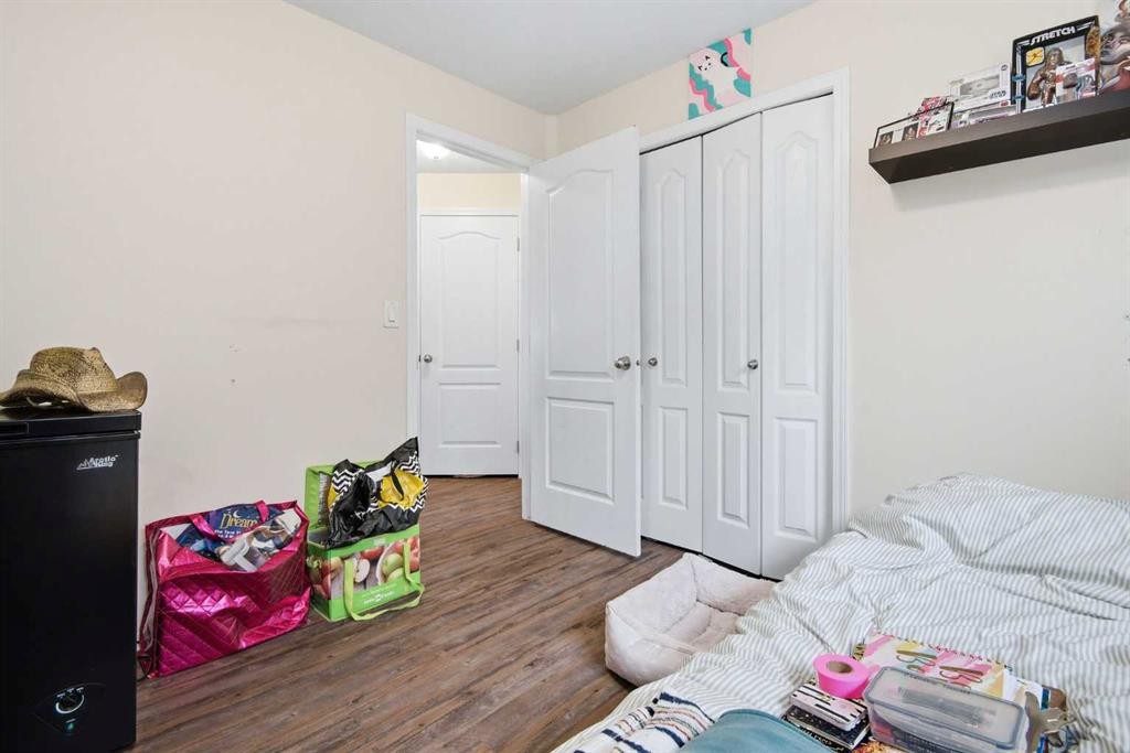 27 Iverson Close, Red Deer, AB