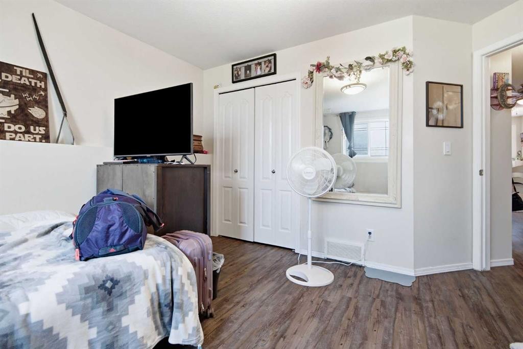27 Iverson Close, Red Deer, AB
