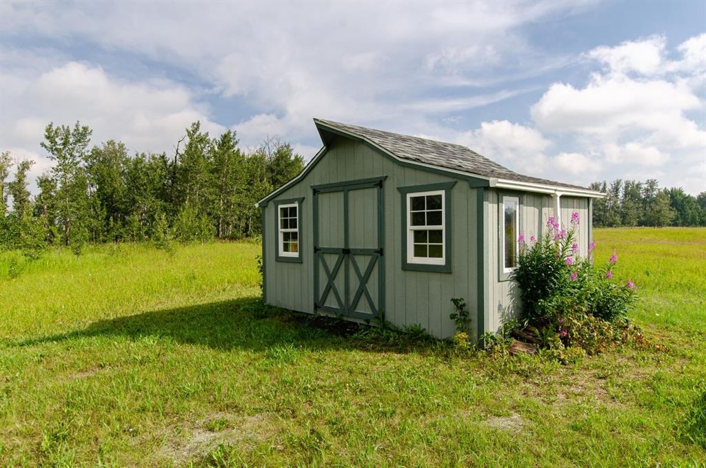 40518 Highway 821, Tees, AB