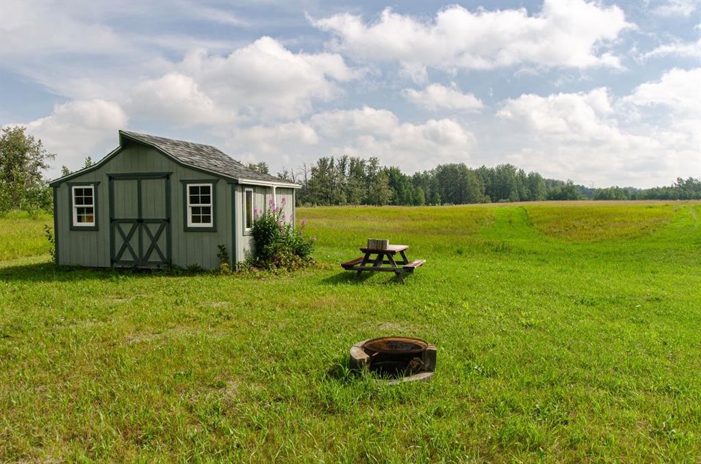40518 Highway 821, Tees, AB