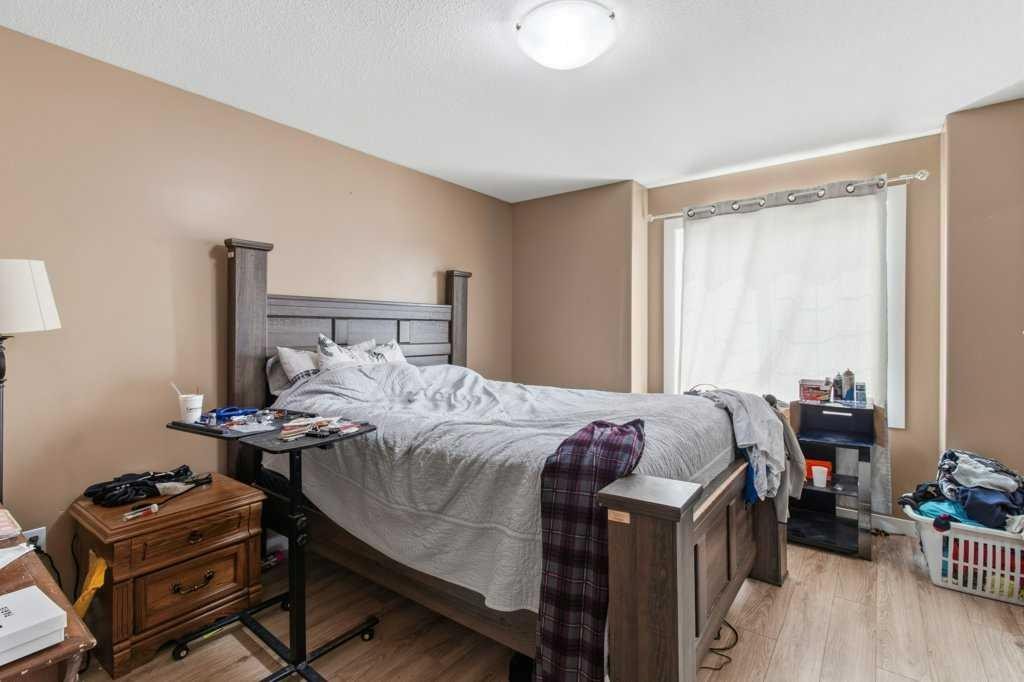 28 Hunter Road, Sylvan Lake, AB