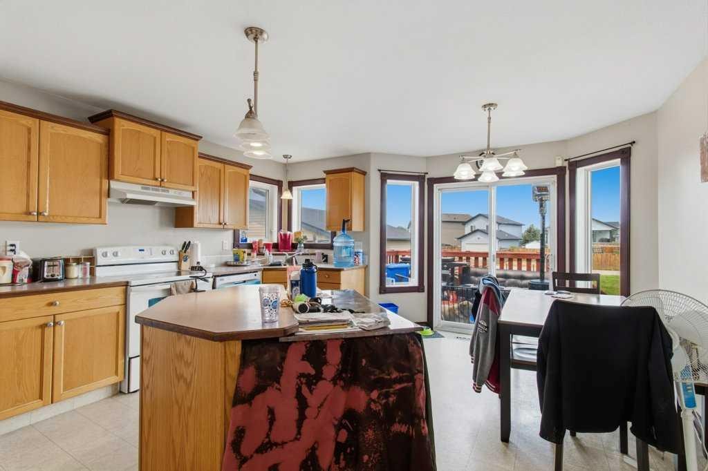 28 Hunter Road, Sylvan Lake, AB