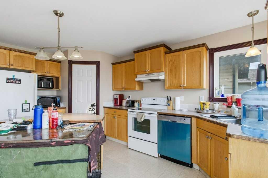 28 Hunter Road, Sylvan Lake, AB