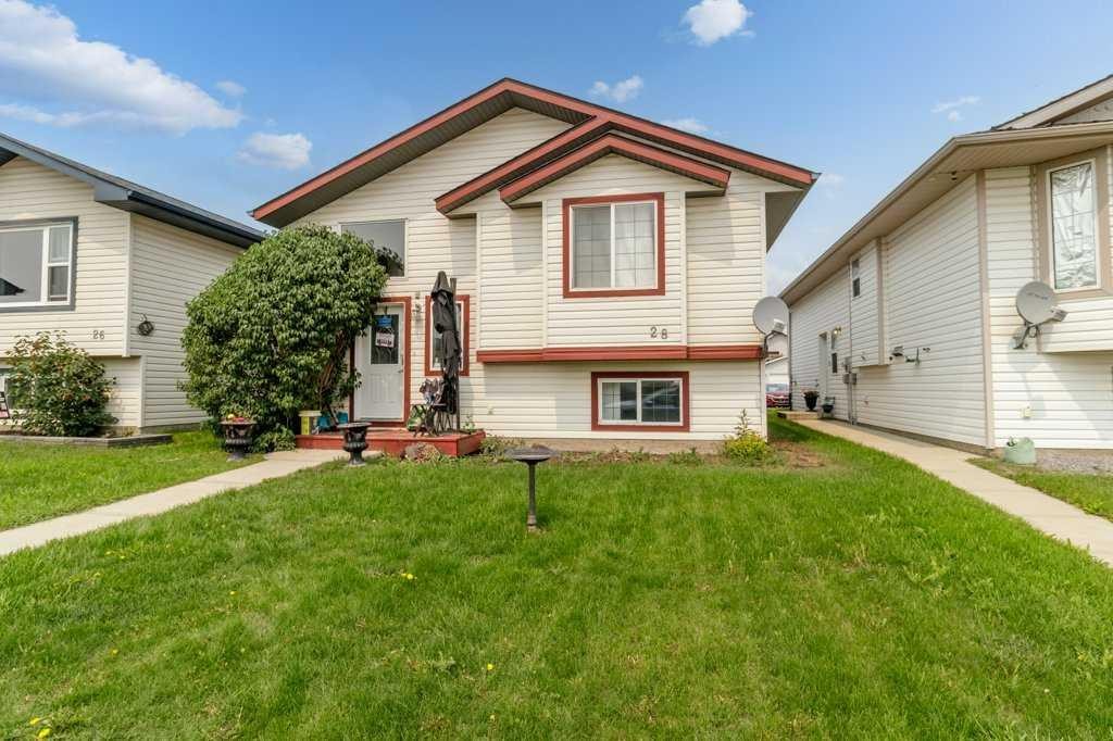 28 Hunter Road, Sylvan Lake, AB