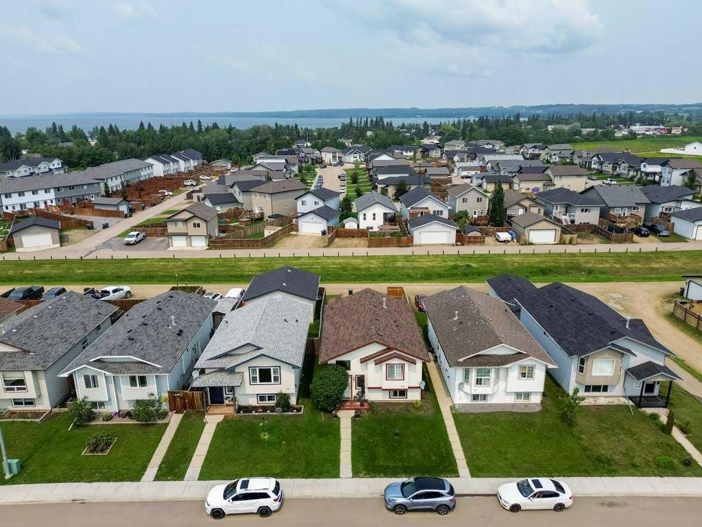 28 Hunter Road, Sylvan Lake, AB