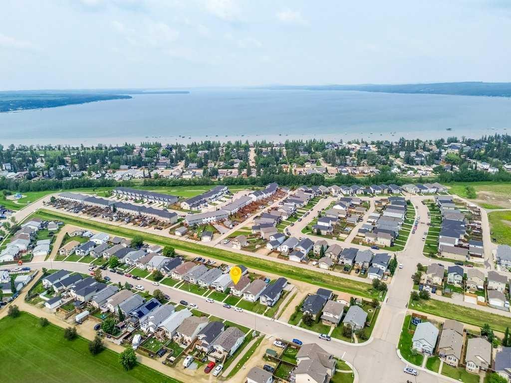 28 Hunter Road, Sylvan Lake, AB