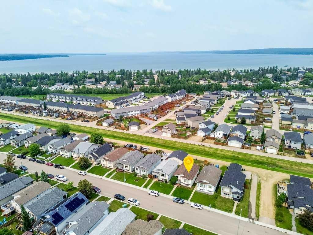 28 Hunter Road, Sylvan Lake, AB