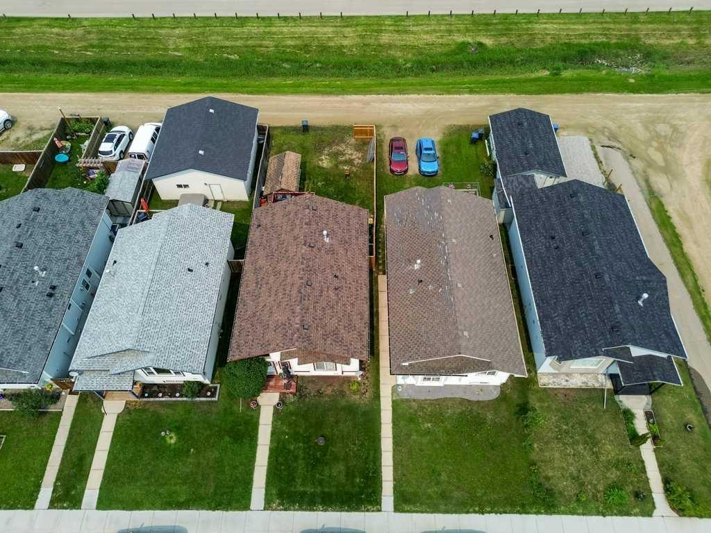 28 Hunter Road, Sylvan Lake, AB