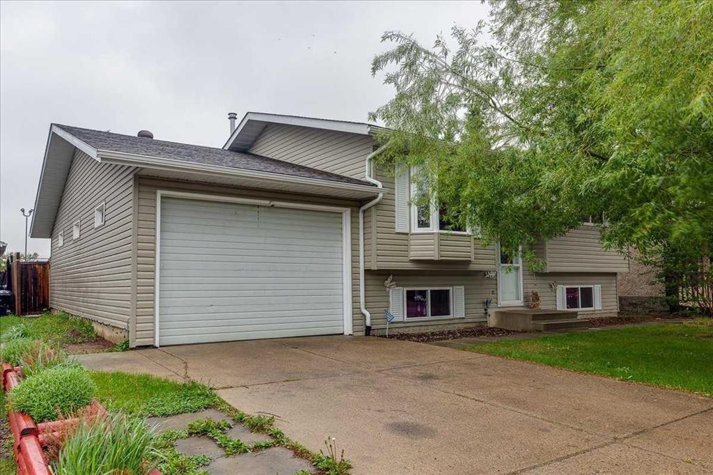 38 Heritage Drive, Lacombe, AB - Outdoor