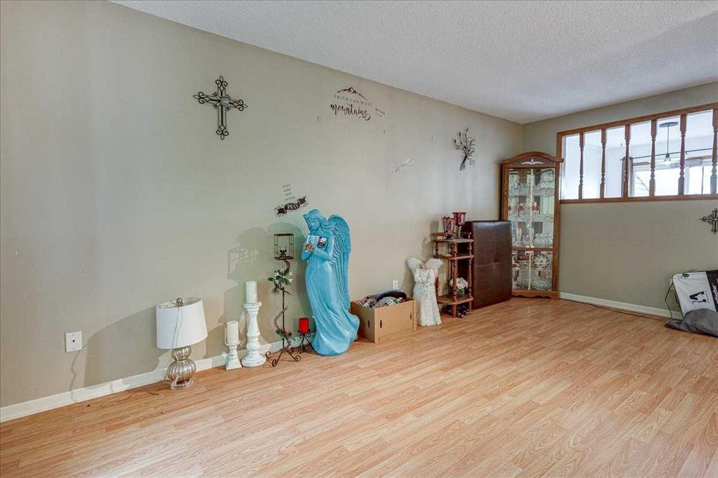 38 Heritage Drive, Lacombe, AB - Indoor