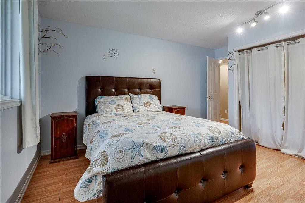 38 Heritage Drive, Lacombe, AB - Indoor Photo Showing Bedroom