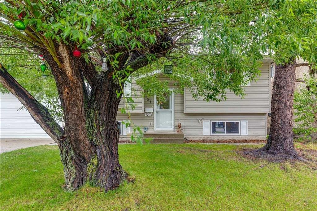 38 Heritage Drive, Lacombe, AB - Outdoor