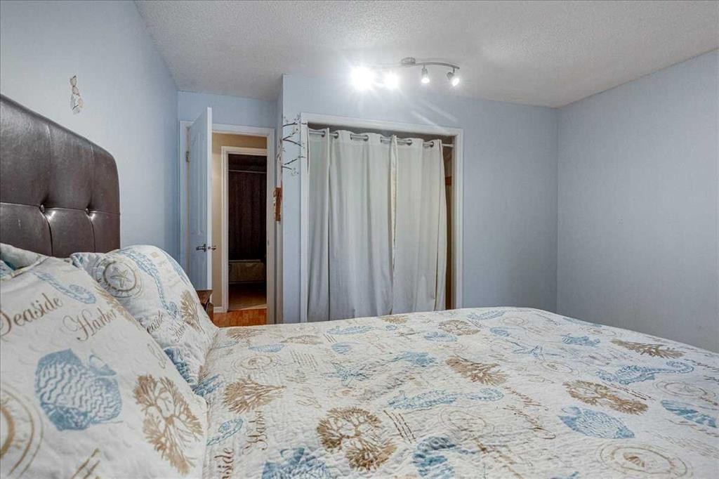 38 Heritage Drive, Lacombe, AB - Indoor Photo Showing Bedroom