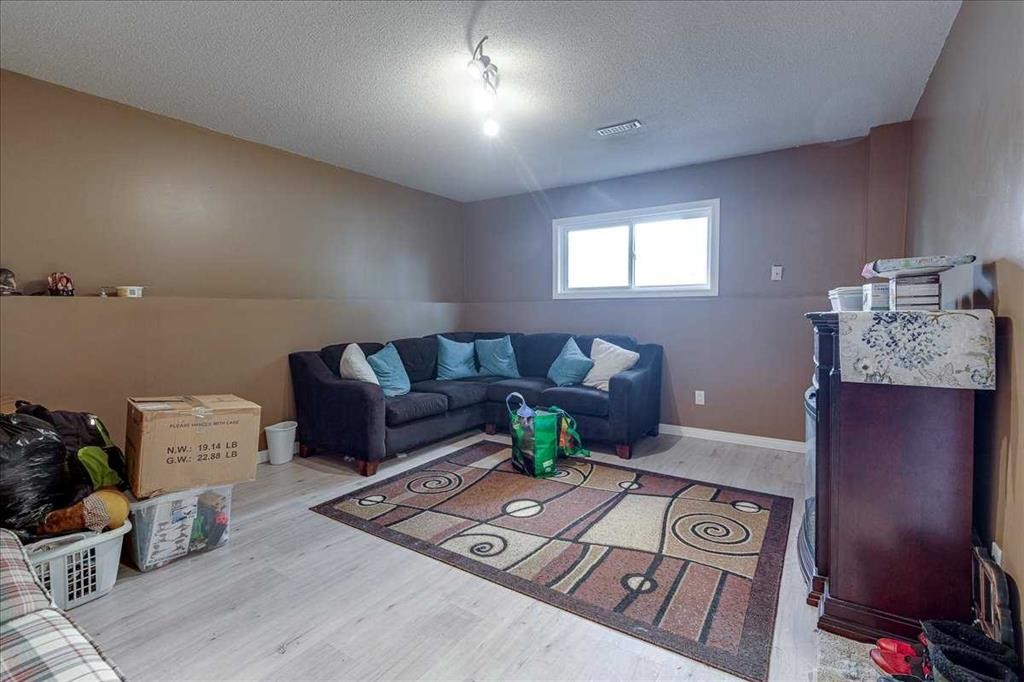 38 Heritage Drive, Lacombe, AB - Indoor