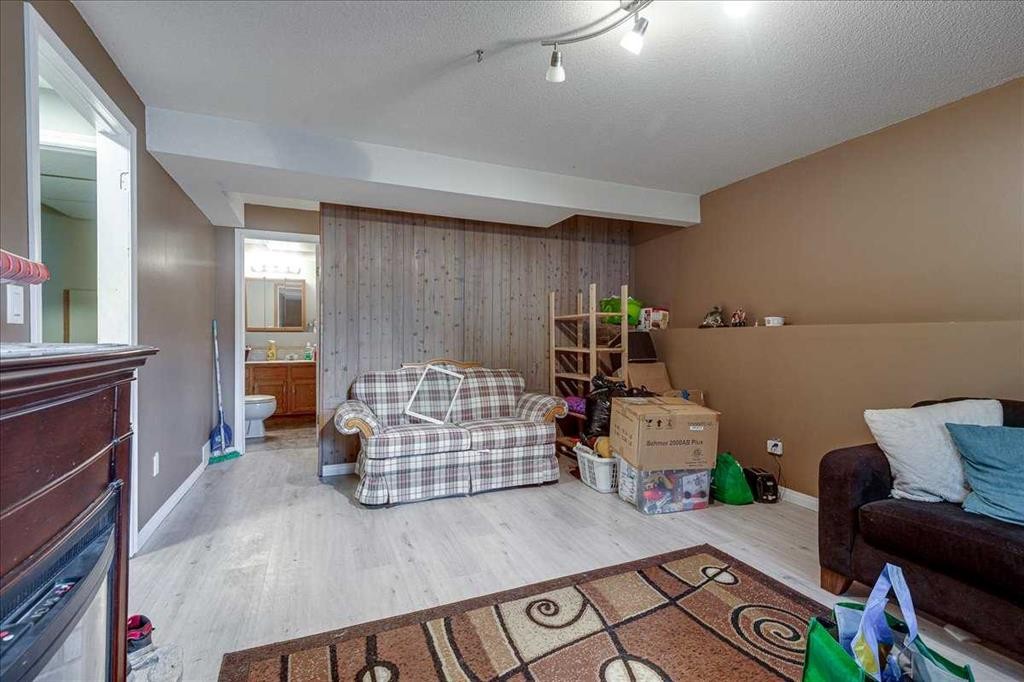 38 Heritage Drive, Lacombe, AB - Indoor