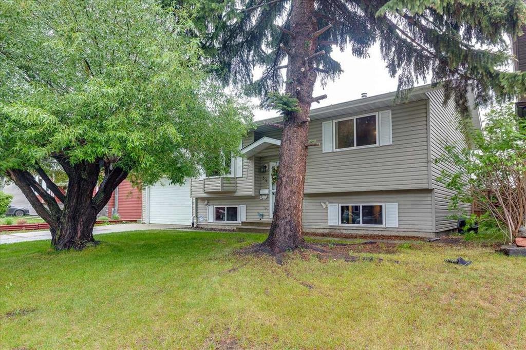 38 Heritage Drive, Lacombe, AB - Outdoor