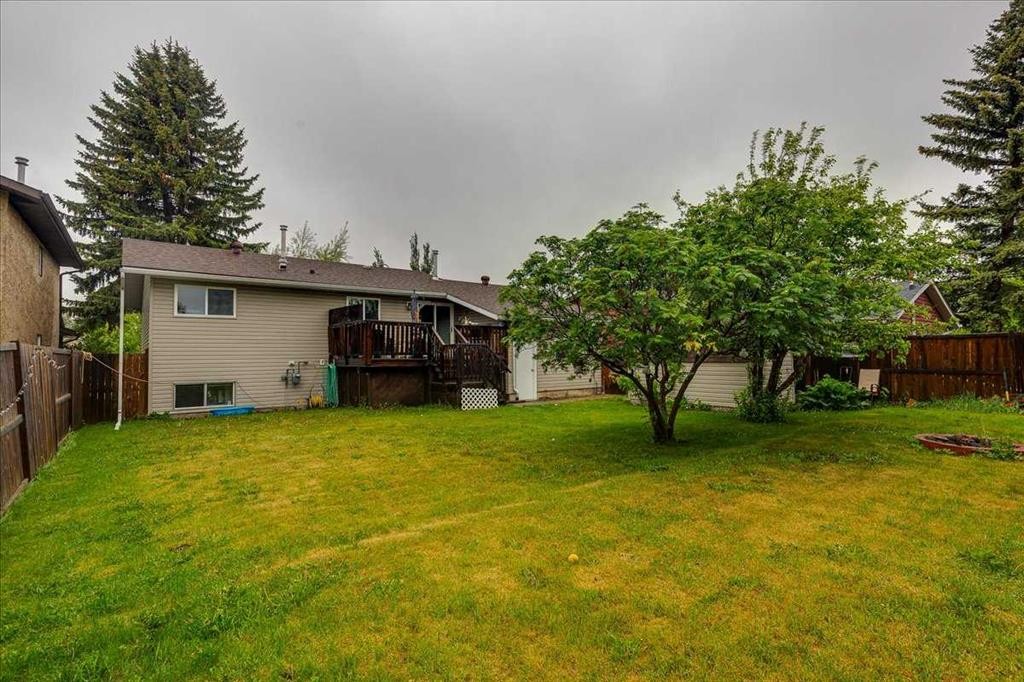 38 Heritage Drive, Lacombe, AB - Outdoor With Deck Patio Veranda