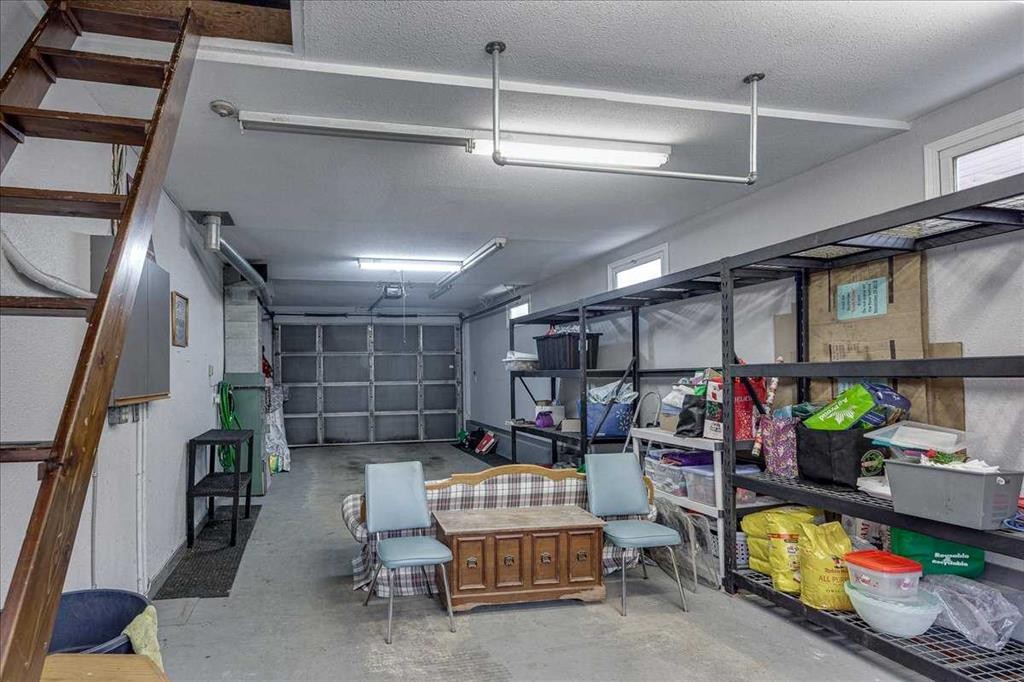 38 Heritage Drive, Lacombe, AB - Indoor