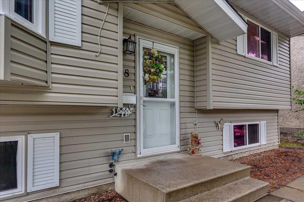 38 Heritage Drive, Lacombe, AB - Outdoor With Exterior
