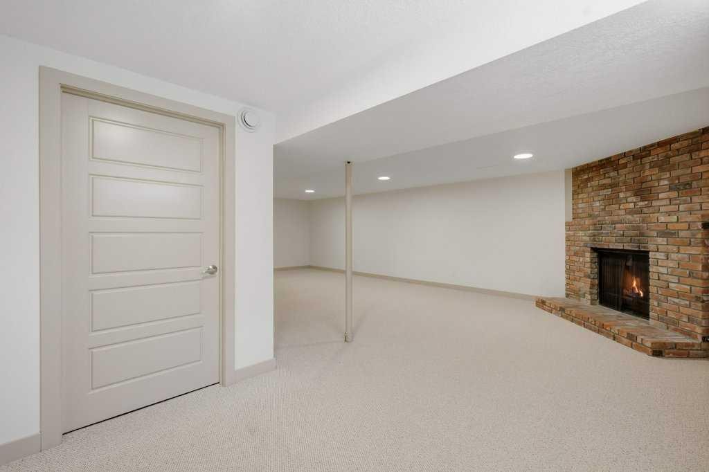 6 Onlsow Square, Red Deer, AB