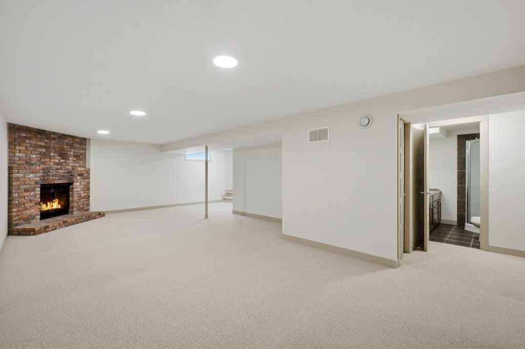 6 Onlsow Square, Red Deer, AB