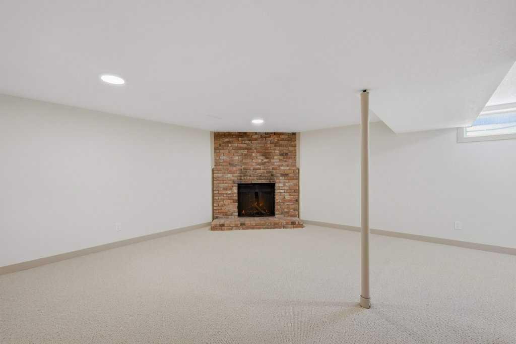 6 Onlsow Square, Red Deer, AB