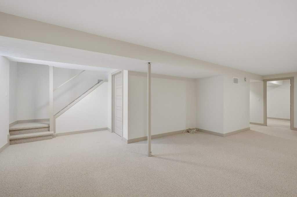 6 Onlsow Square, Red Deer, AB